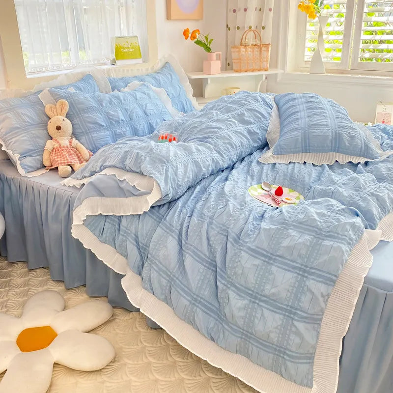Feminine lace bedding set with elegant plaid pattern and soft pillowcases