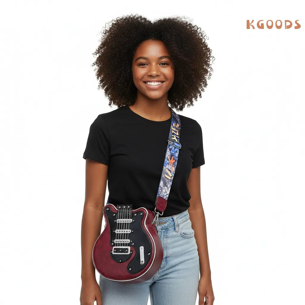 Small-sized guitar bag suitable for daily essentials